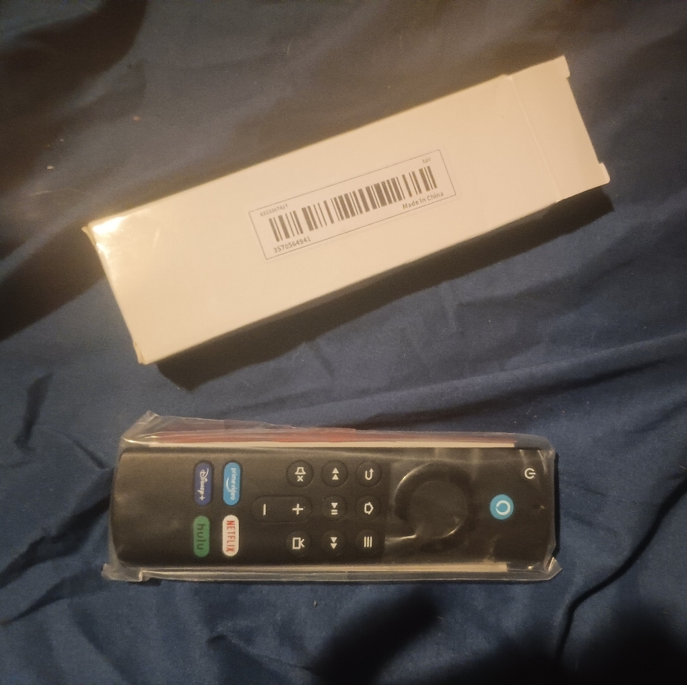 Fire TV remote control - Picture 3 of 3
